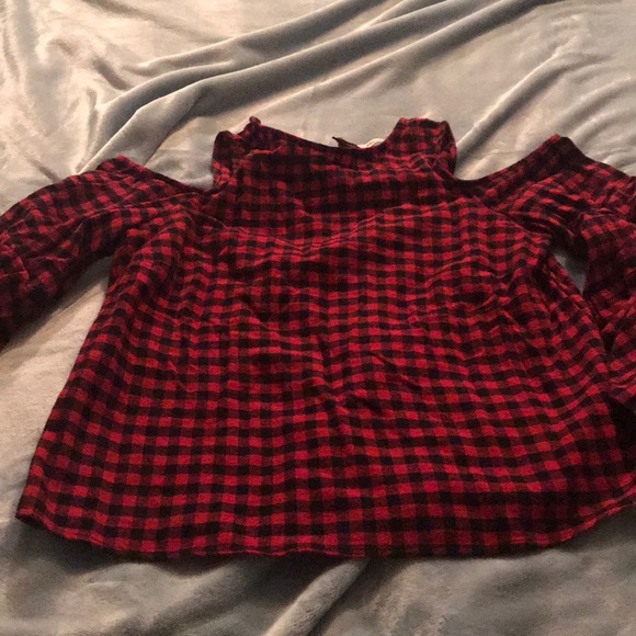 Cute flannel cold shoulder top - Picture 1 of 3